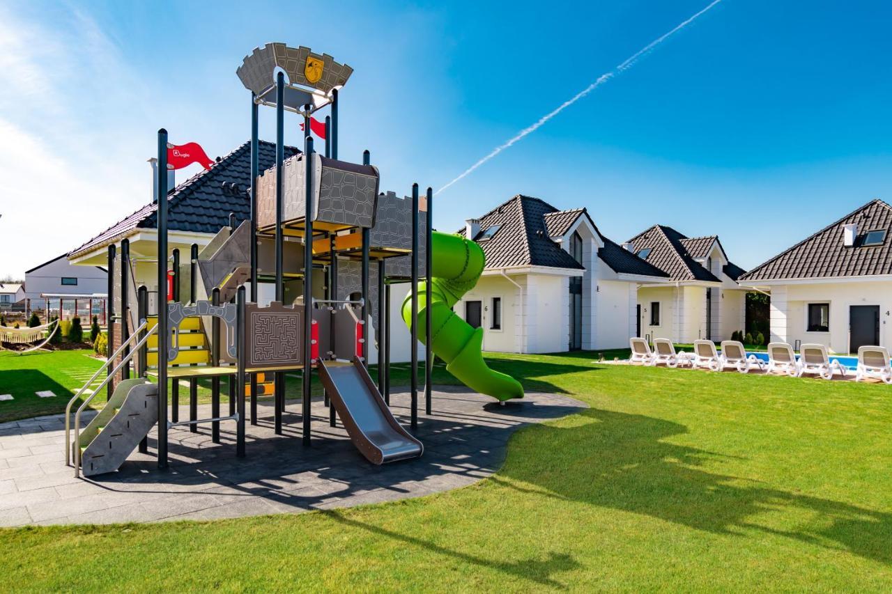 Family Resort Ustka - Domki Dwupoziomowe Z Basenem מראה חיצוני תמונה