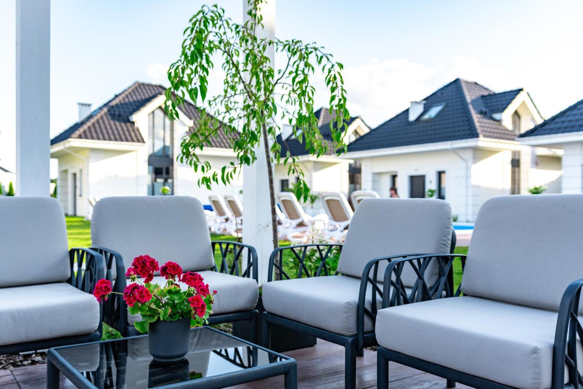 Family Resort Ustka - Domki Dwupoziomowe Z Basenem מראה חיצוני תמונה