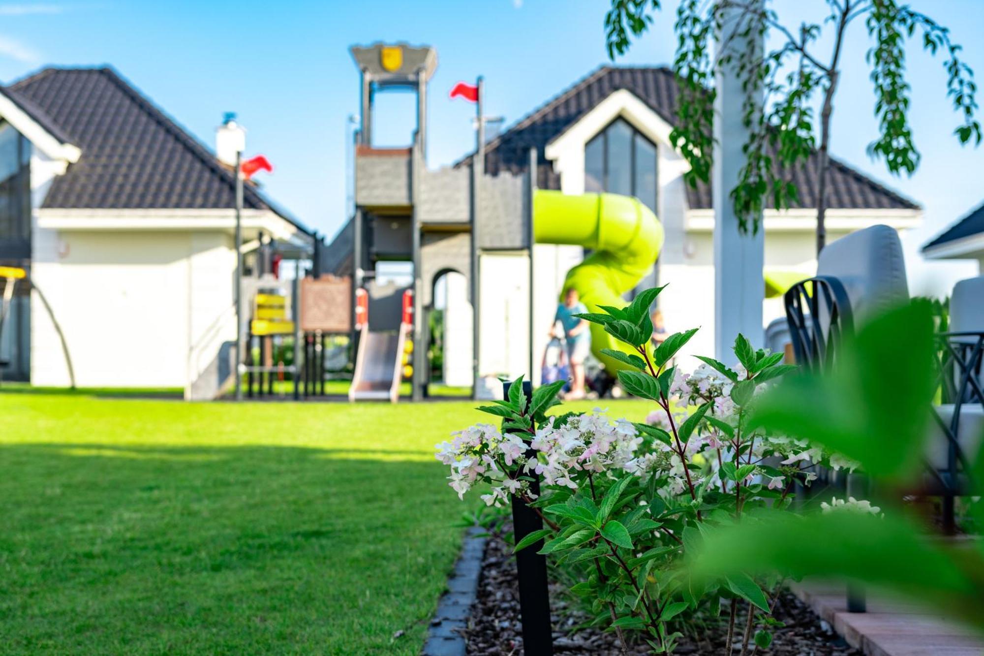 Family Resort Ustka - Domki Dwupoziomowe Z Basenem מראה חיצוני תמונה