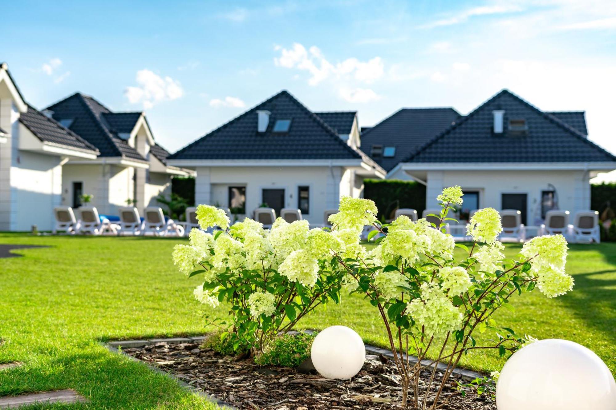Family Resort Ustka - Domki Dwupoziomowe Z Basenem מראה חיצוני תמונה