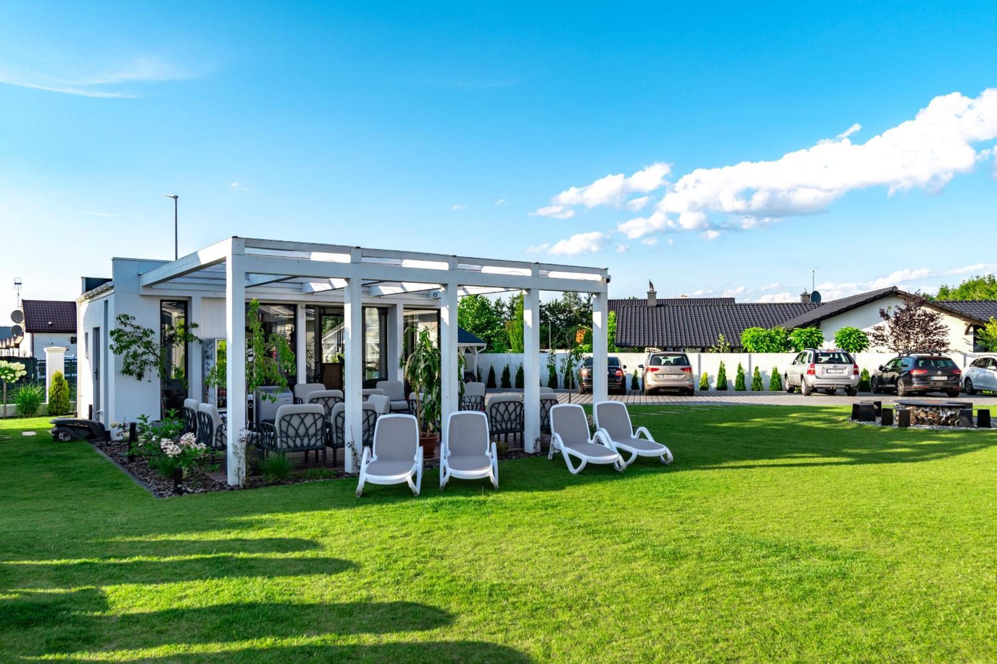 Family Resort Ustka - Domki Dwupoziomowe Z Basenem מראה חיצוני תמונה