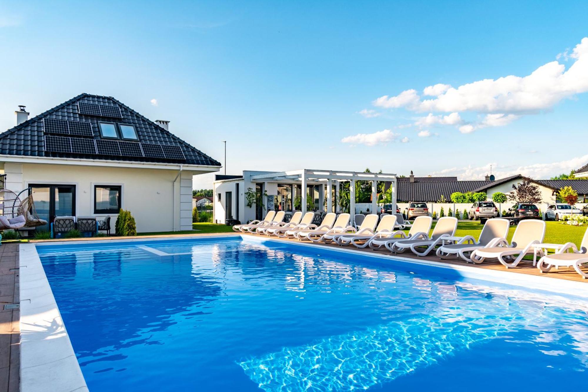 Family Resort Ustka - Domki Dwupoziomowe Z Basenem מראה חיצוני תמונה