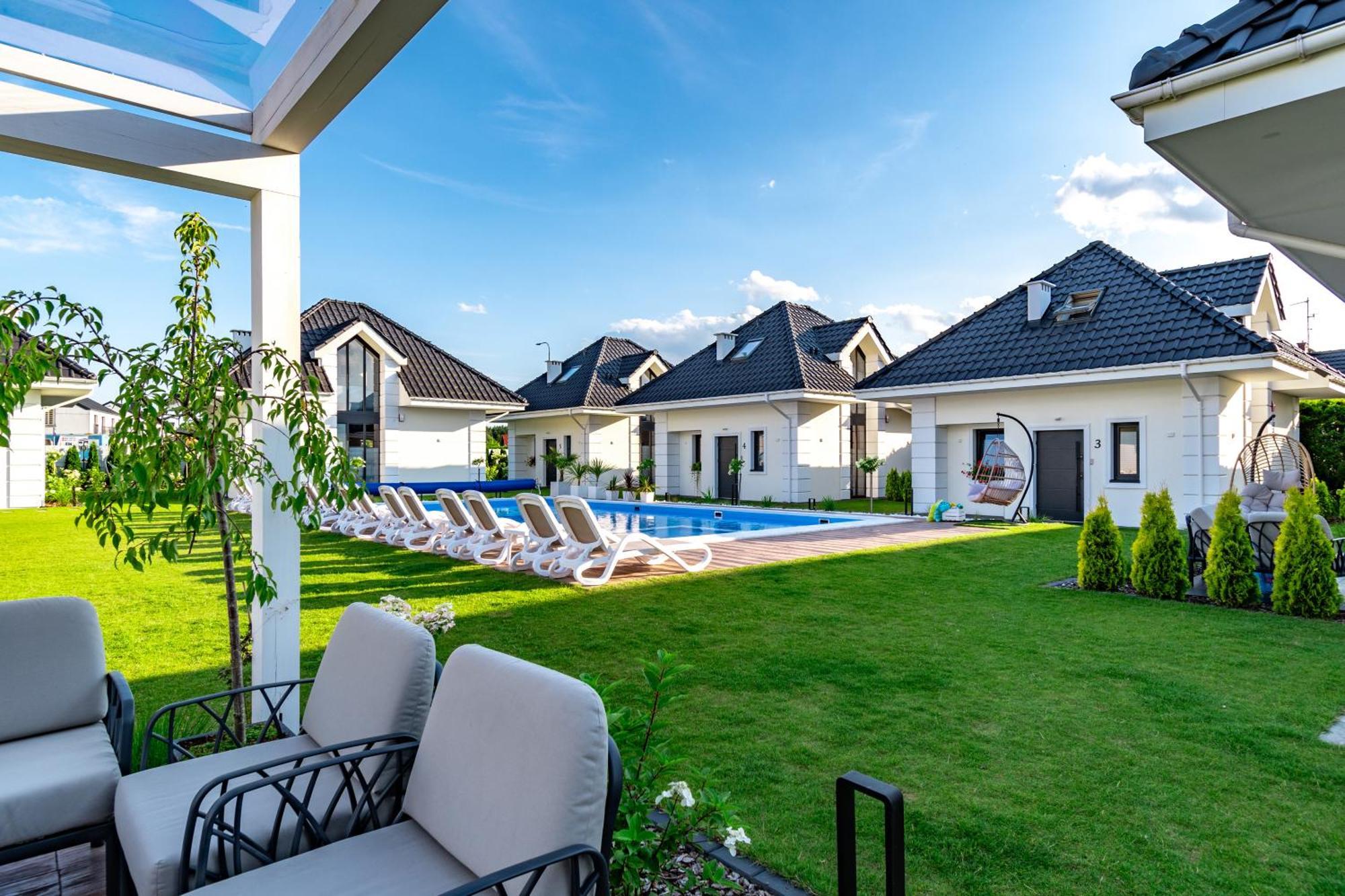 Family Resort Ustka - Domki Dwupoziomowe Z Basenem מראה חיצוני תמונה