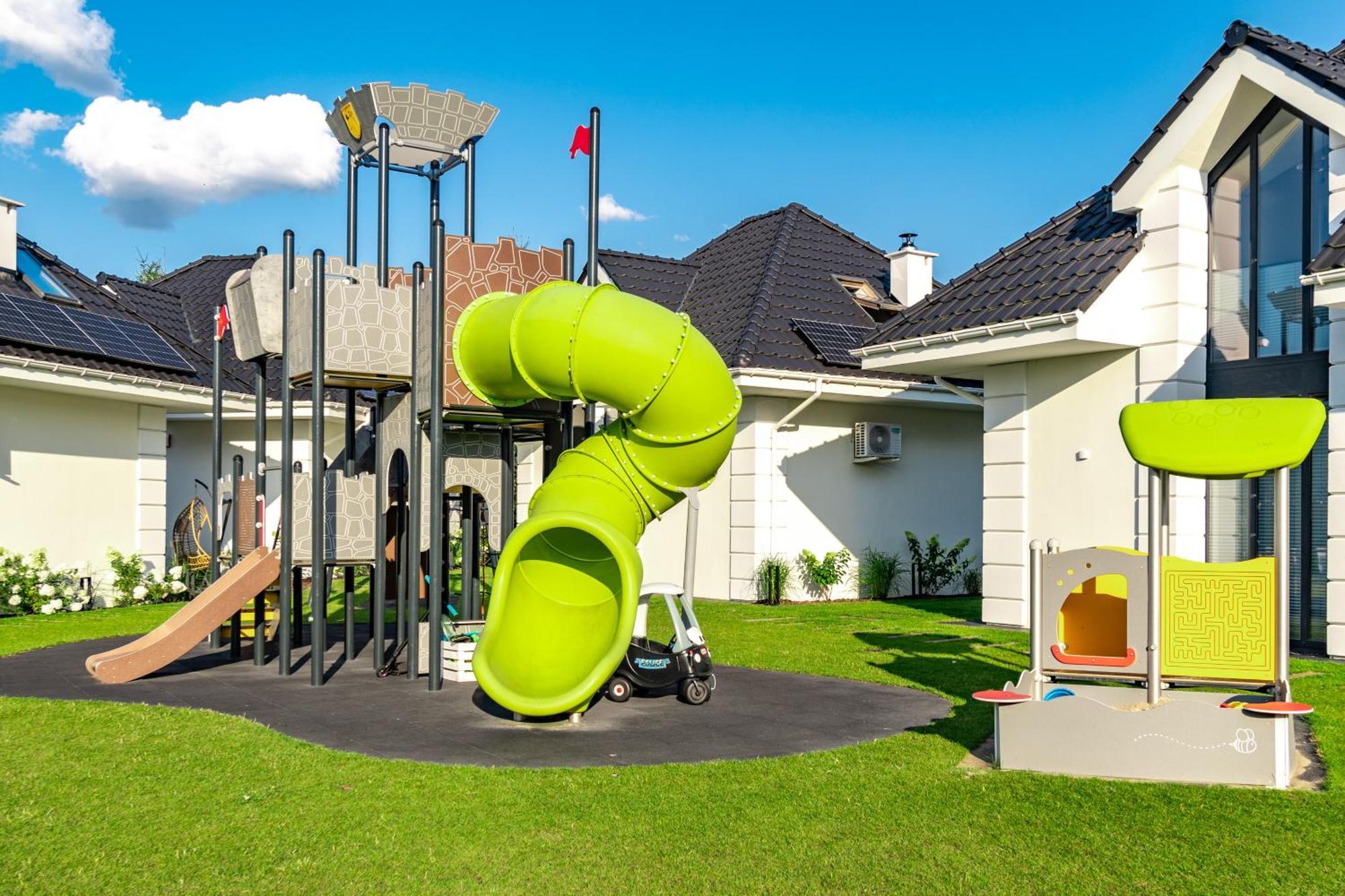 Family Resort Ustka - Domki Dwupoziomowe Z Basenem מראה חיצוני תמונה