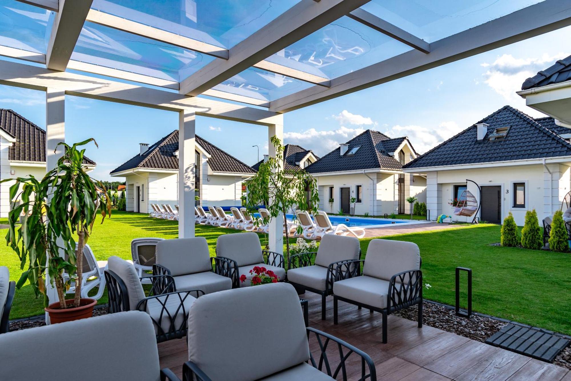 Family Resort Ustka - Domki Dwupoziomowe Z Basenem מראה חיצוני תמונה