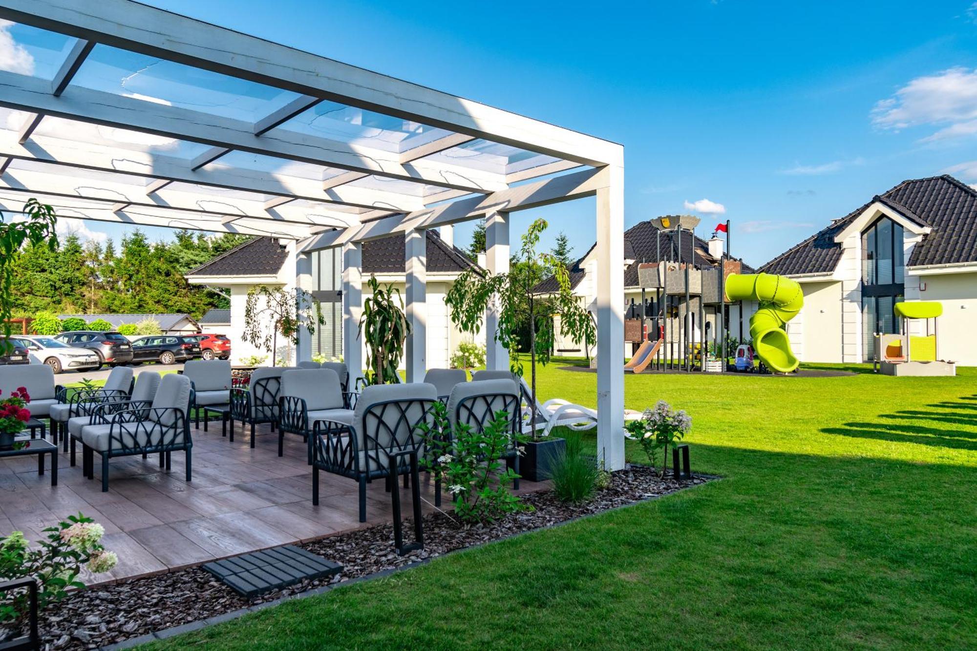 Family Resort Ustka - Domki Dwupoziomowe Z Basenem מראה חיצוני תמונה