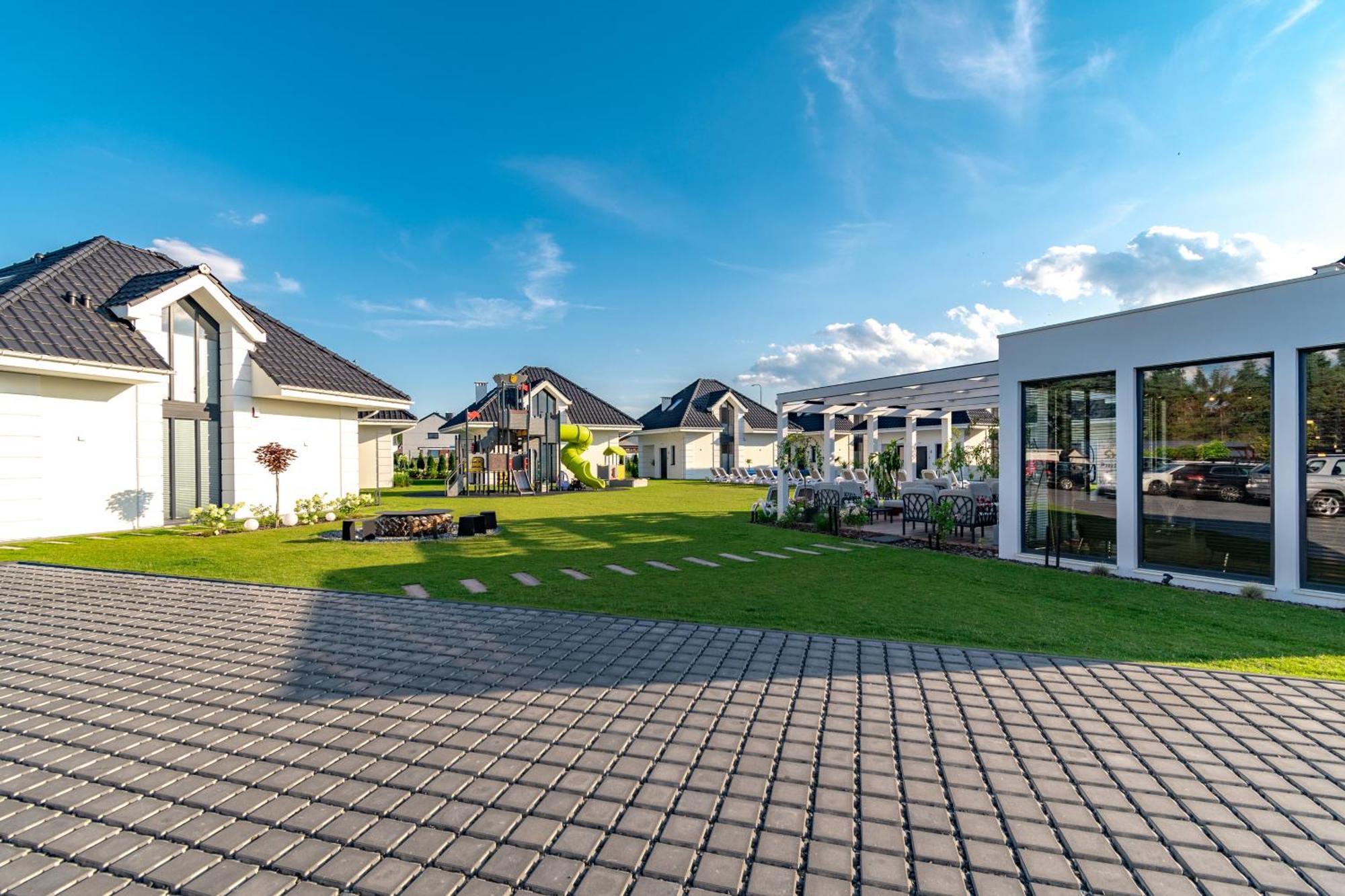 Family Resort Ustka - Domki Dwupoziomowe Z Basenem מראה חיצוני תמונה